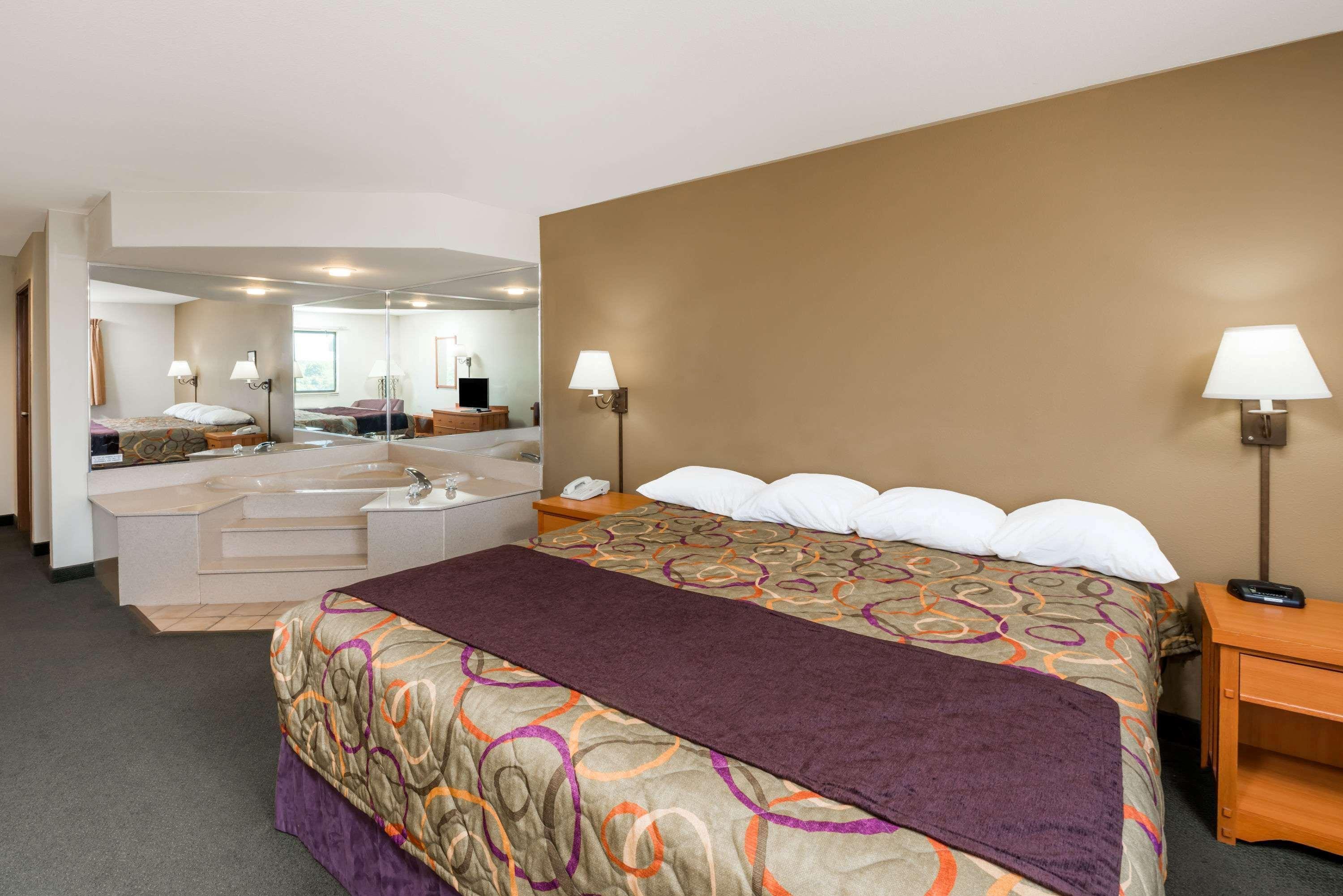 Super 8 By Wyndham Columbia East Hotel Exterior foto