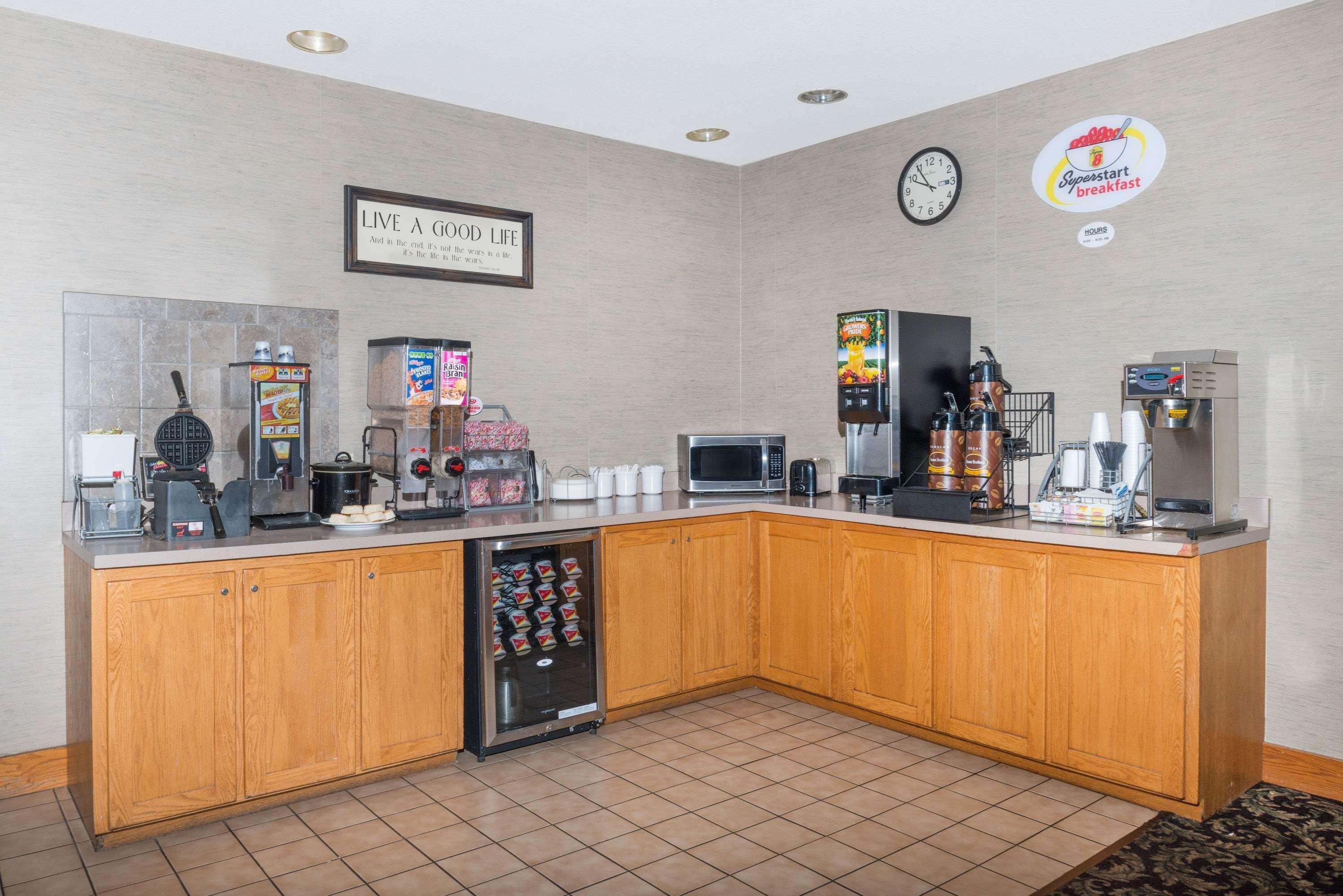 Super 8 By Wyndham Columbia East Hotel Exterior foto
