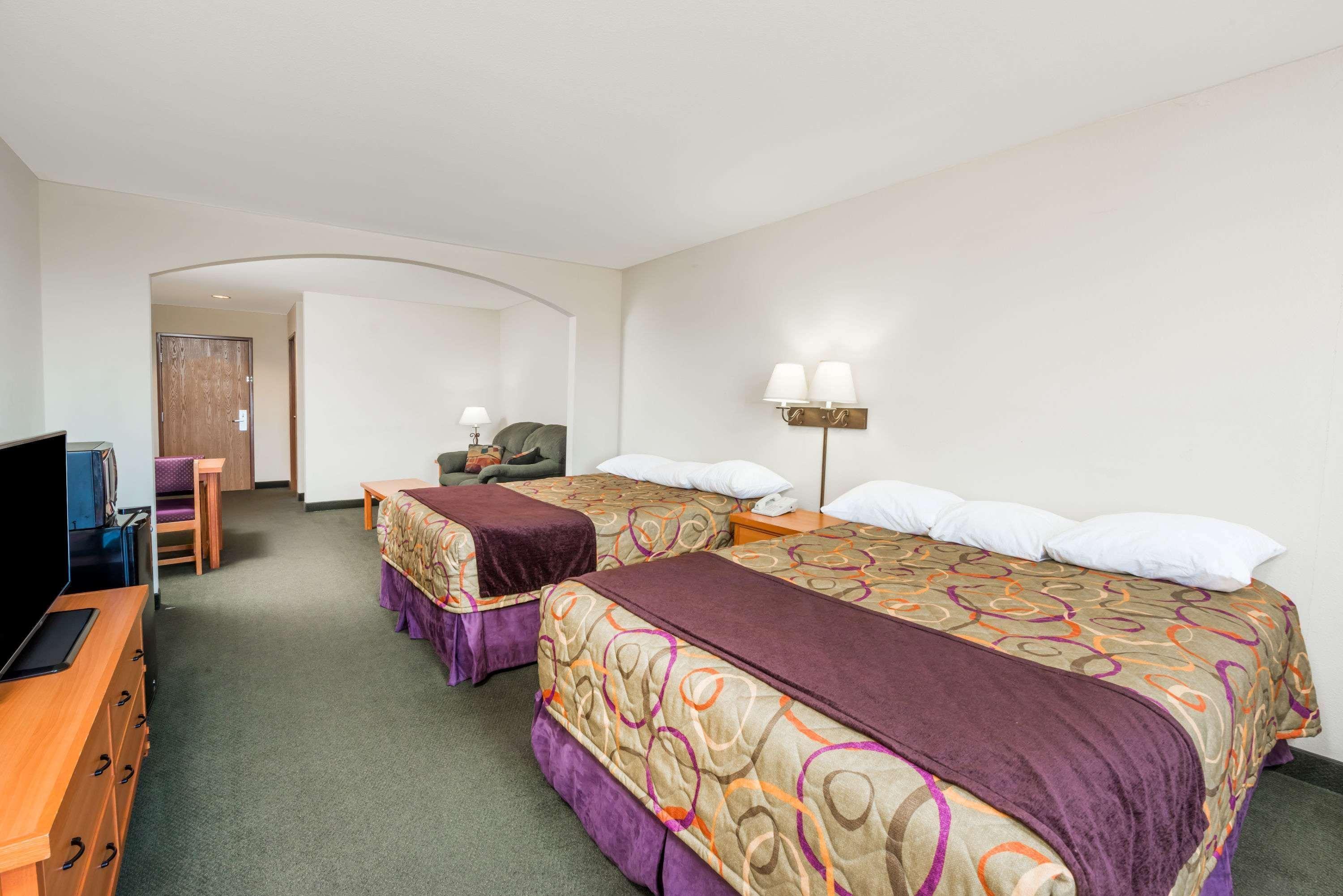 Super 8 By Wyndham Columbia East Hotel Exterior foto